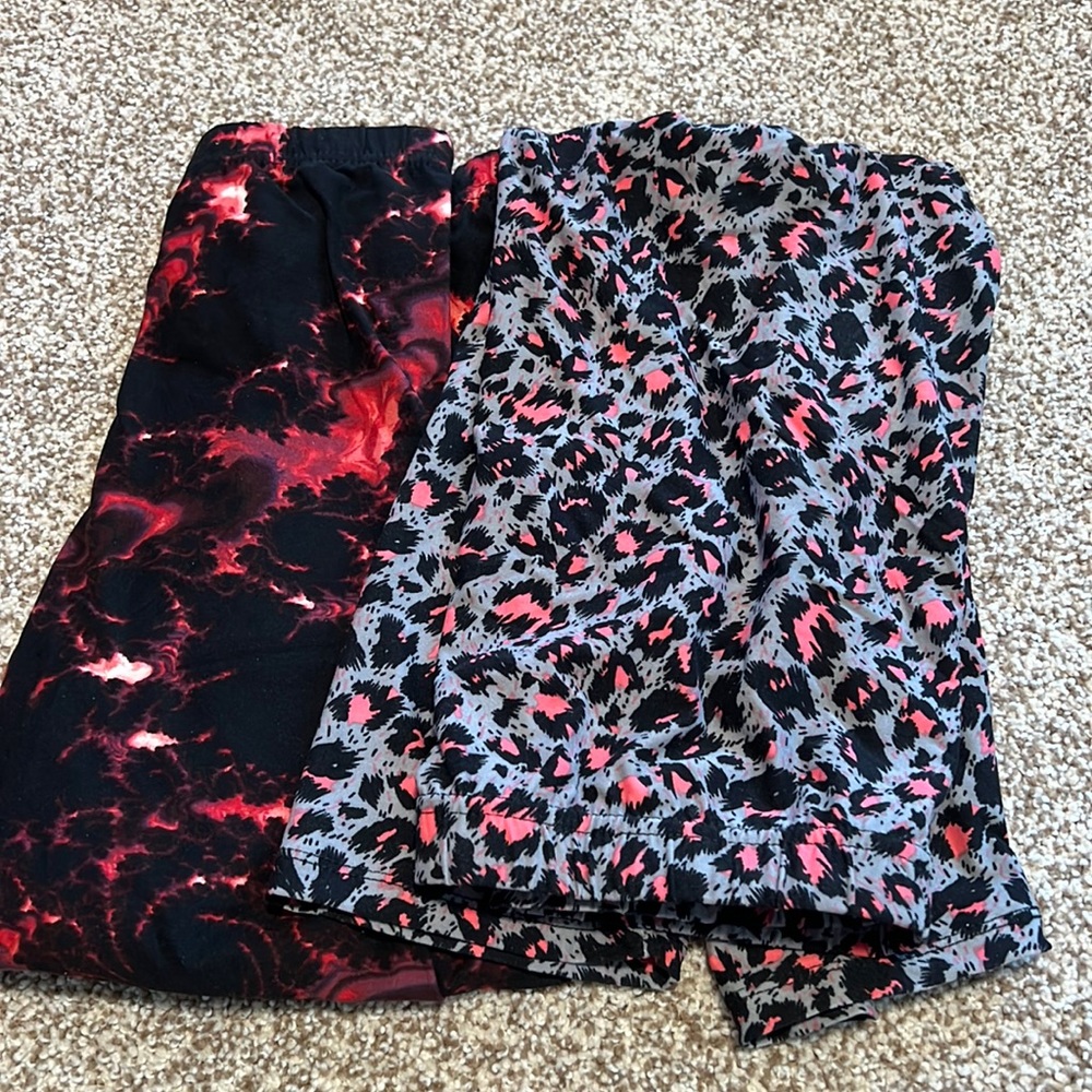 2 pack capri leggings.